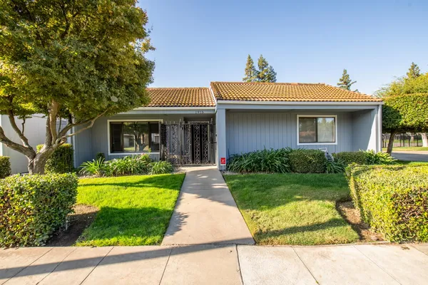 $322,000 | 1915 West Santa Ana Avenue, Fresno, CA 93705