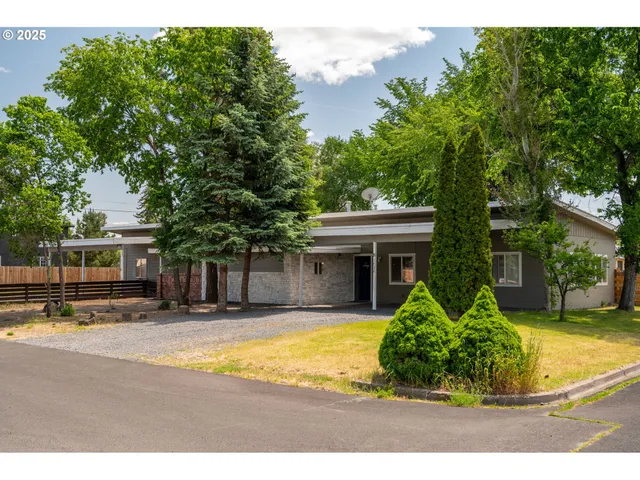 $594,995 | 1732 Southwest Newberry Avenue, Redmond, OR 97756