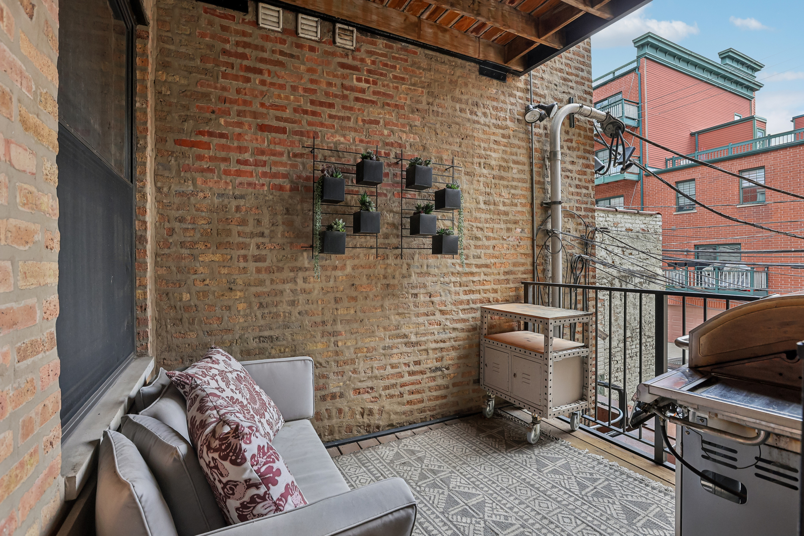 1025 West Madison Street, Unit 1 Chicago, IL 60607 - Photo 17 of 21 a view of a chairs and a couch in the balcony