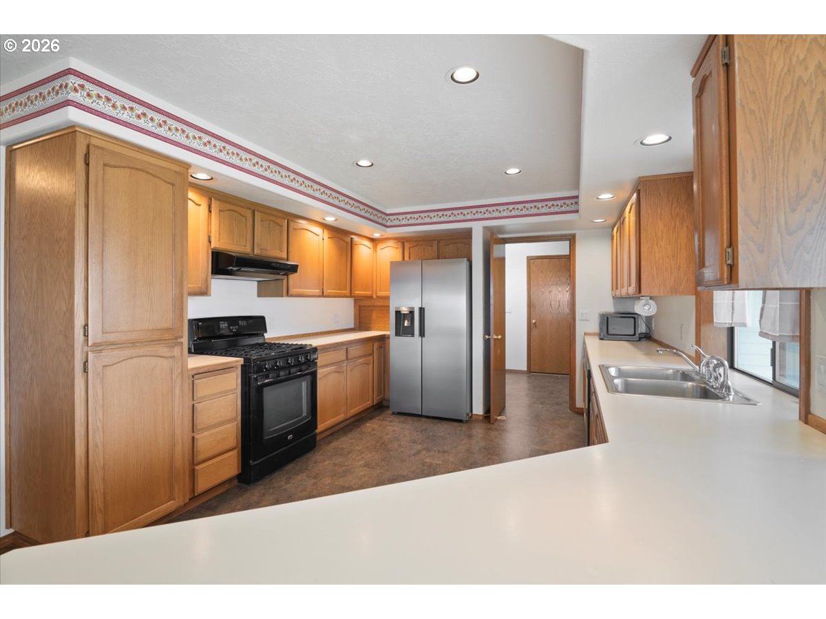 6593 Rippling Brook Drive Southeast Salem, OR 97317 - Photo 16 of 42