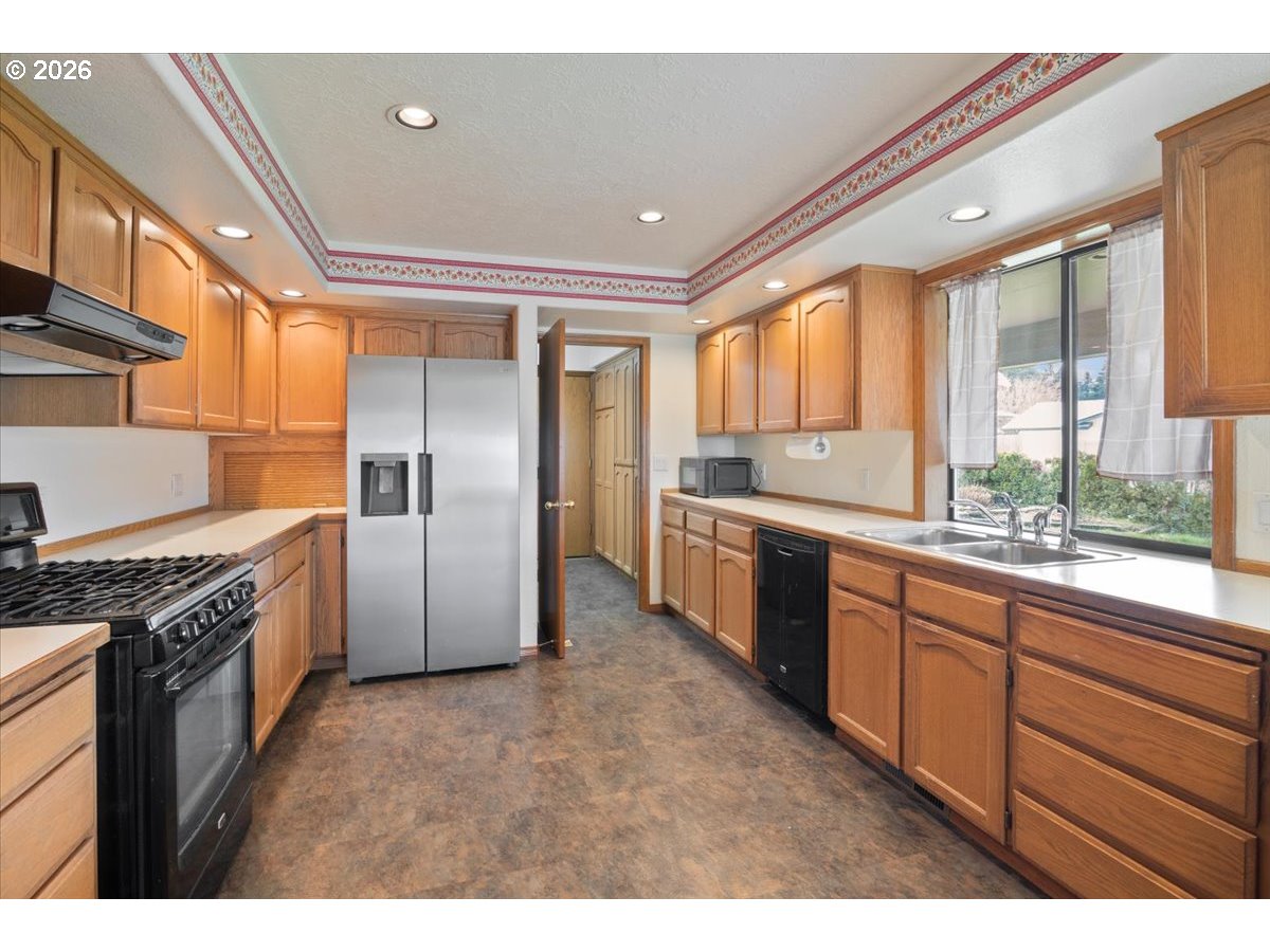 6593 Rippling Brook Drive Southeast Salem, OR 97317 - Photo 8 of 42