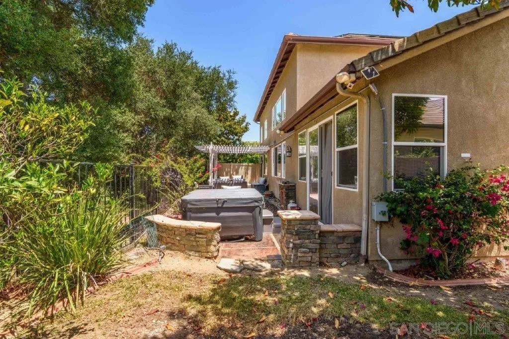 569 Inverlochy Drive Fallbrook, CA 92028 - Photo 33 of 46 a front view of a house with a yard