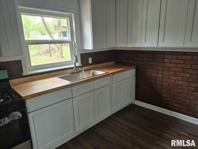 $82,500 | 221 McKinley Street, Hooppole, IL 61258