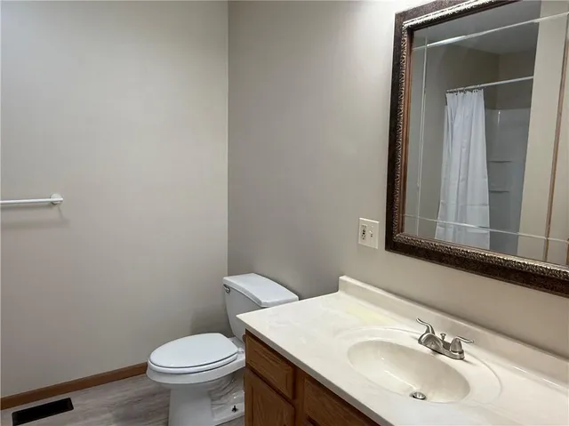 $160,000 | 1316 West Des Moines Street, Burlington, KS 66839