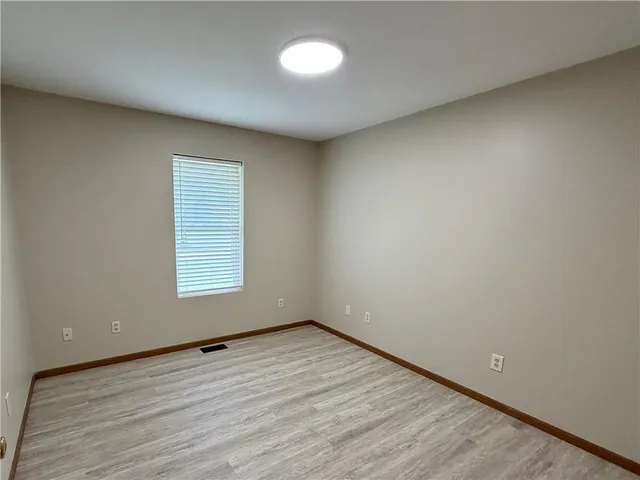 $160,000 | 1316 West Des Moines Street, Burlington, KS 66839