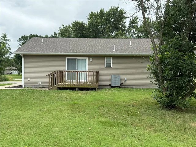 $160,000 | 1316 West Des Moines Street, Burlington, KS 66839