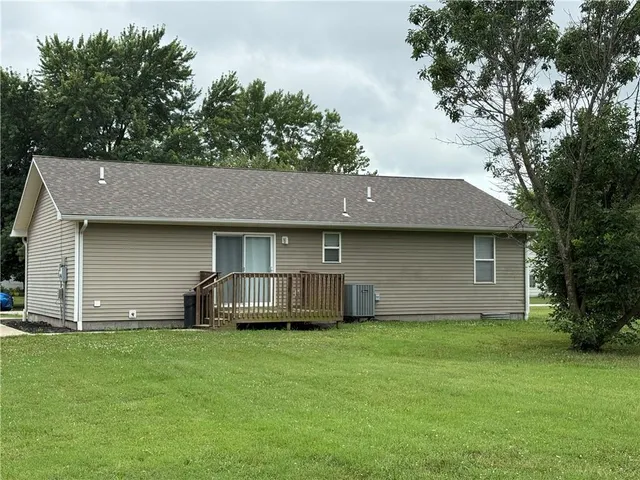 $160,000 | 1316 West Des Moines Street, Burlington, KS 66839