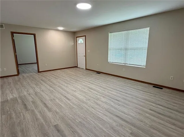 $160,000 | 1316 West Des Moines Street, Burlington, KS 66839