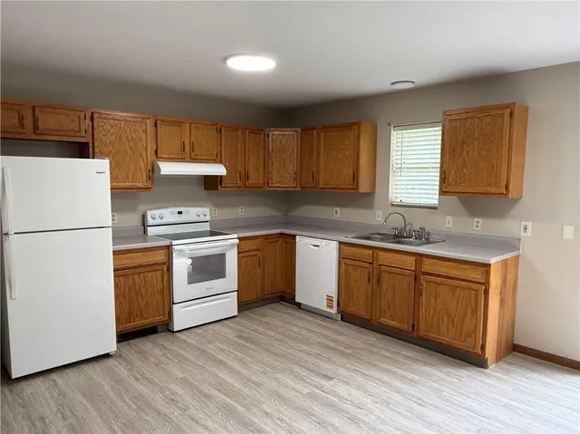 $160,000 | 1316 West Des Moines Street, Burlington, KS 66839