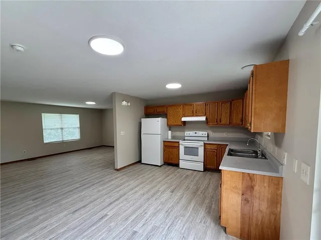 $160,000 | 1316 West Des Moines Street, Burlington, KS 66839