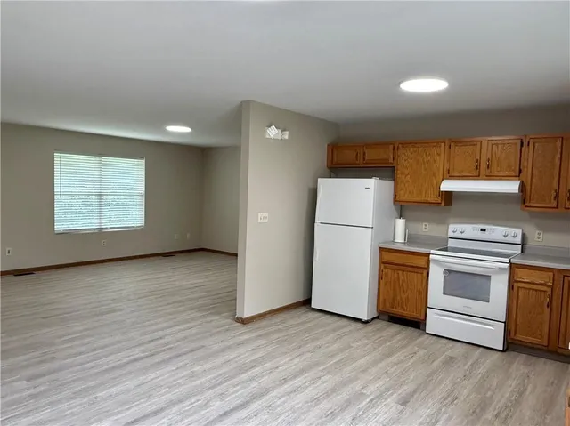 $160,000 | 1316 West Des Moines Street, Burlington, KS 66839