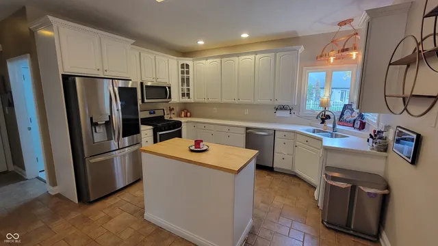 $525,000 | 5773 Station Hill Drive, Avon, IN 46123