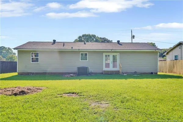 a view of a house with a backyard