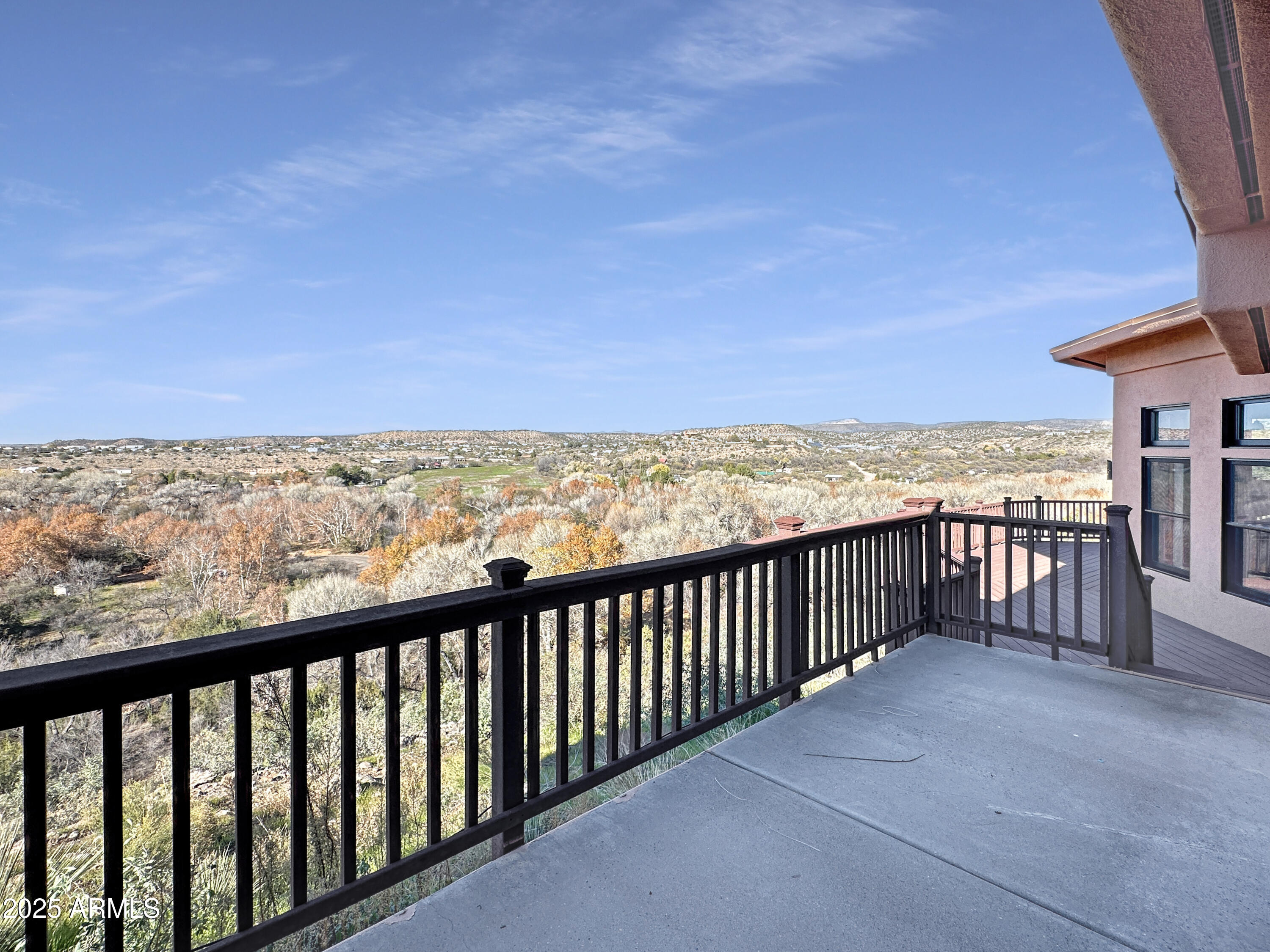 4580 Roundup Road Rimrock, AZ 86335 - Photo 14 of 21 a balcony with an ocean view