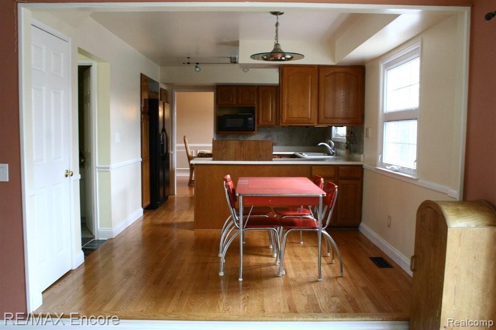 695 South Fieldstone Drive Rochester, MI 48309 - Photo 7 of 16 Eat In Kitchen.JPG
