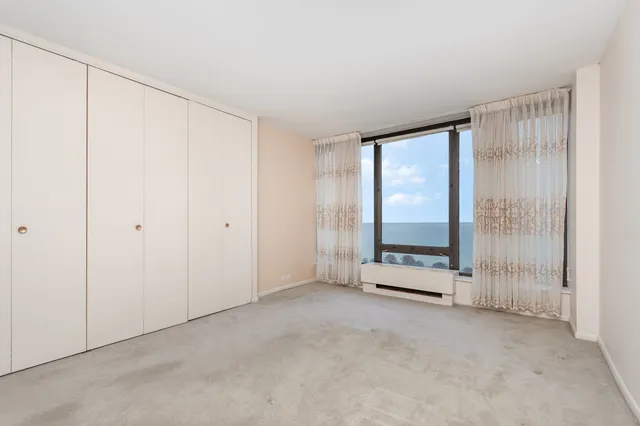 $200,000 | 5445 North Sheridan Road, Unit 2306, Chicago, IL 60640