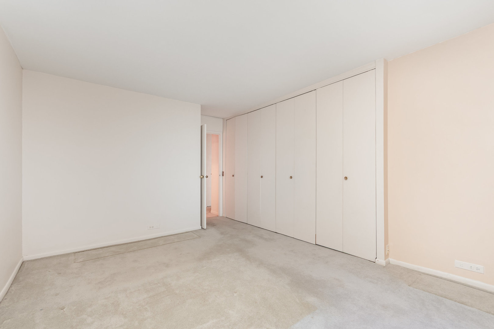 5445 North Sheridan Road, Unit 2306 Chicago, IL 60640 - Photo 15 of 25 a view of an empty room