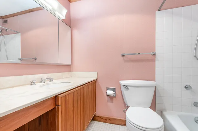 $200,000 | 5445 North Sheridan Road, Unit 2306, Chicago, IL 60640