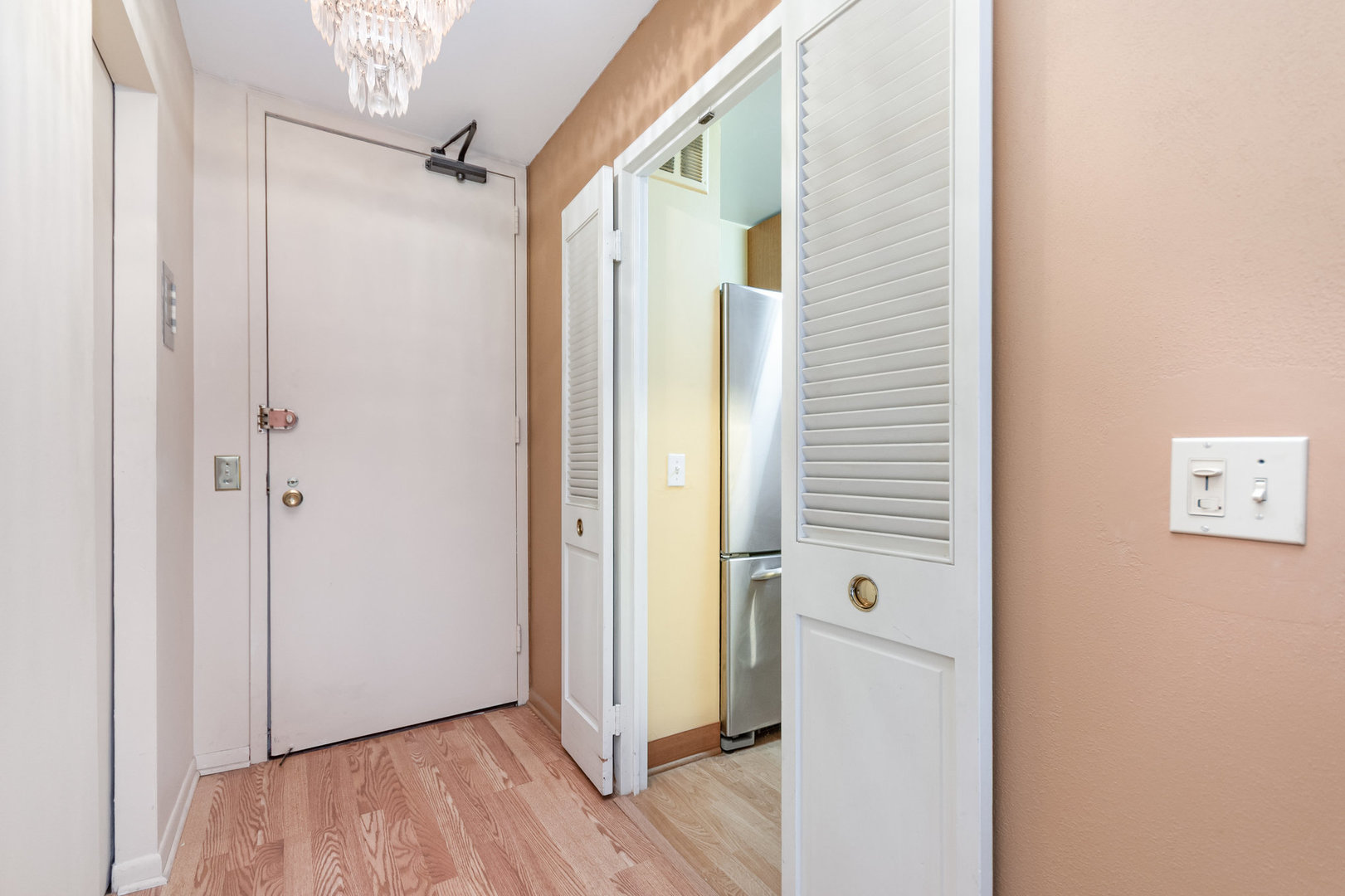 5445 North Sheridan Road, Unit 2306 Chicago, IL 60640 - Photo 17 of 25 a view of a bathroom with a glass door