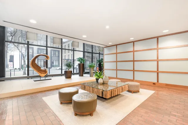 $200,000 | 5445 North Sheridan Road, Unit 2306, Chicago, IL 60640