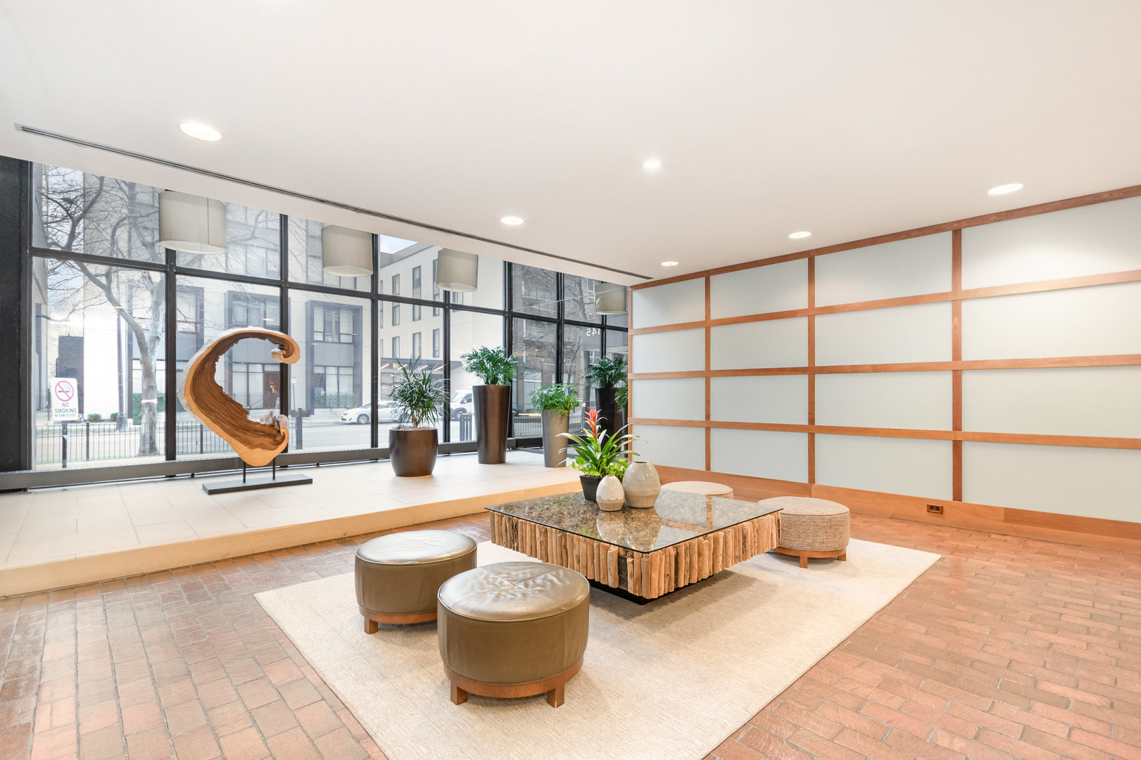5445 North Sheridan Road, Unit 2306 Chicago, IL 60640 - Photo 19 of 25 a living room with furniture a rug and a large window