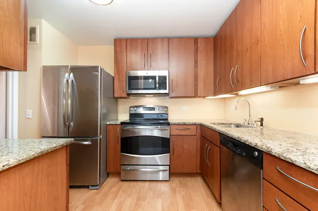 $200,000 | 5445 North Sheridan Road, Unit 2306, Chicago, IL 60640