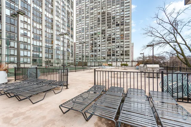 $200,000 | 5445 North Sheridan Road, Unit 2306, Chicago, IL 60640