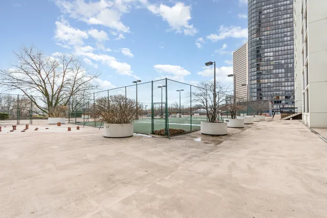 $200,000 | 5445 North Sheridan Road, Unit 2306, Chicago, IL 60640