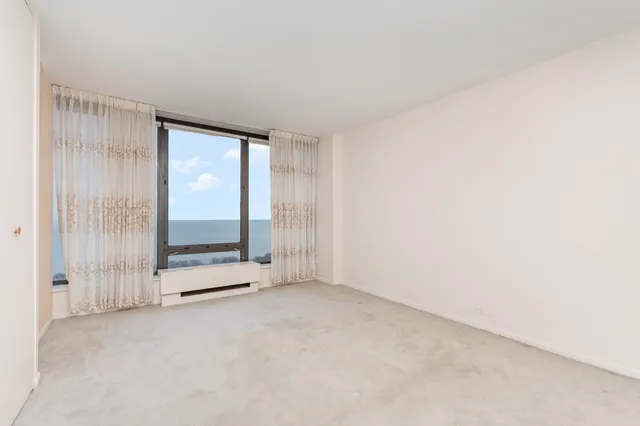 $200,000 | 5445 North Sheridan Road, Unit 2306, Chicago, IL 60640