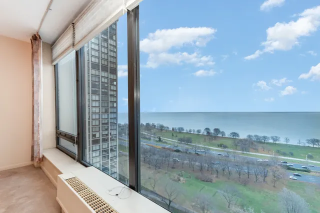 $200,000 | 5445 North Sheridan Road, Unit 2306, Chicago, IL 60640