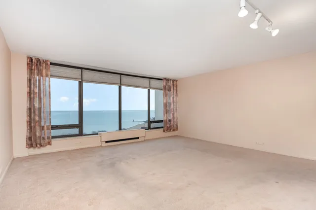 $200,000 | 5445 North Sheridan Road, Unit 2306, Chicago, IL 60640