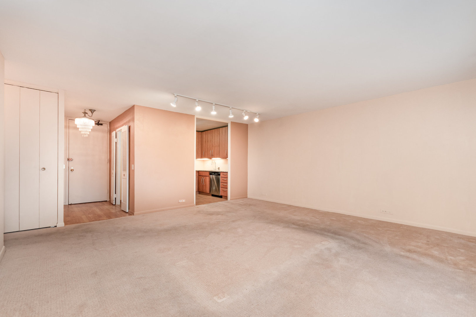 5445 North Sheridan Road, Unit 2306 Chicago, IL 60640 - Photo 9 of 25 a view of empty room