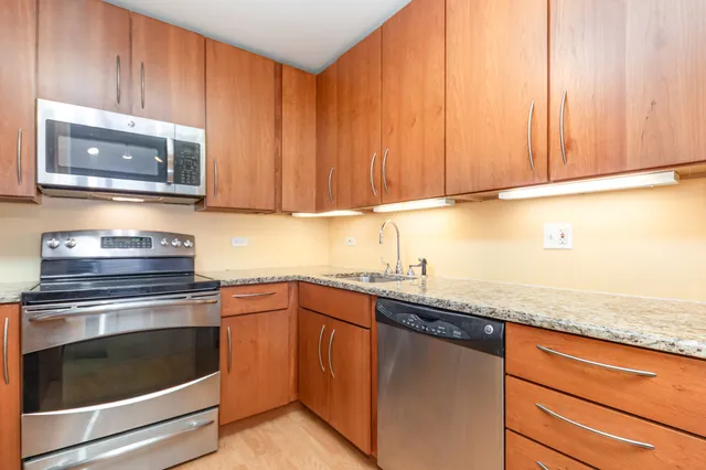 $200,000 | 5445 North Sheridan Road, Unit 2306, Chicago, IL 60640