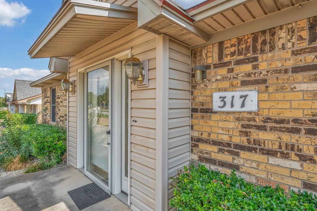 317 Williams Road Lorena, TX 76655 - Photo 3 of 28 Gallery Image 3