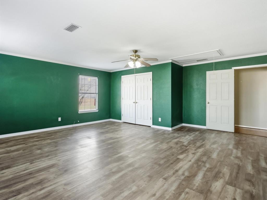 701 College Street Celeste, TX 75423 - Photo 15 of 29 an empty room with windows and closet