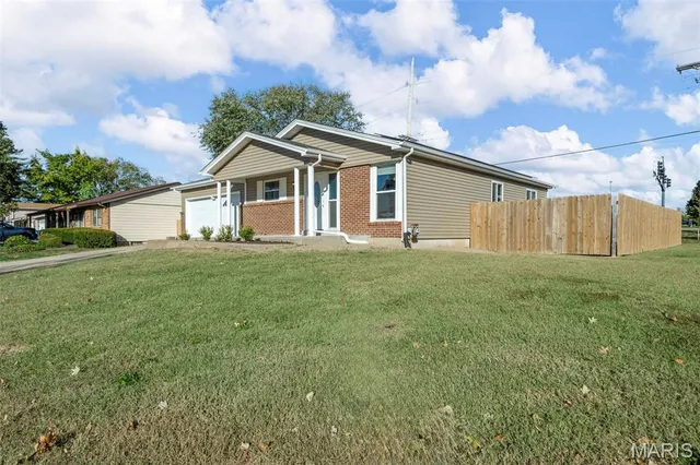 $278,000 | 1814 Springhill Drive, O'Fallon, MO 63366