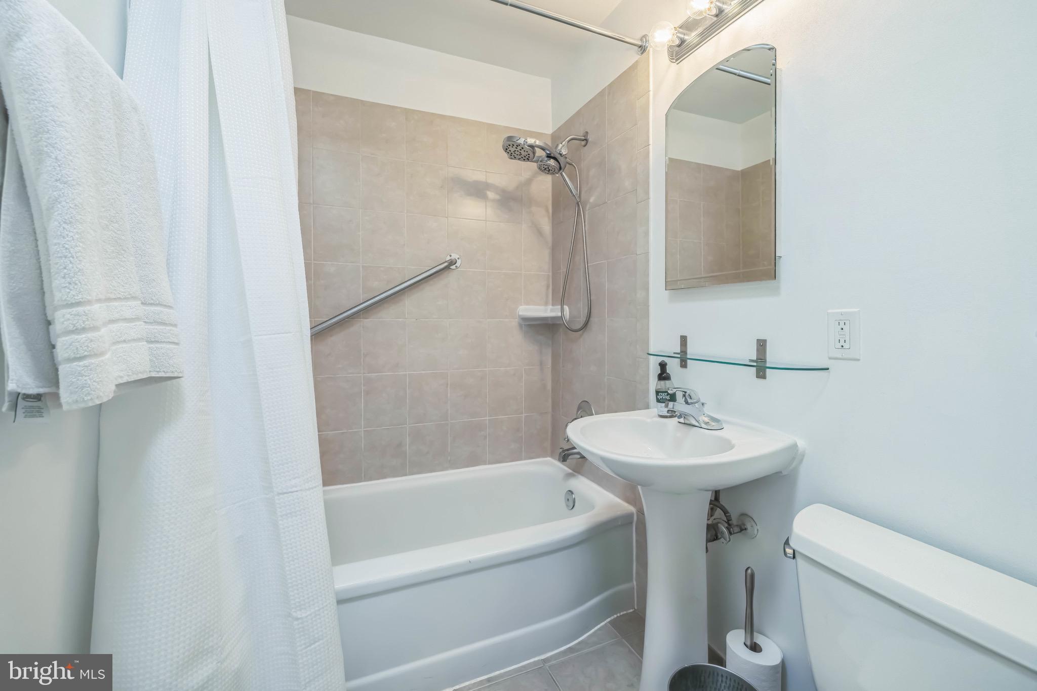 4112 Decatur Avenue Kensington, MD 20895 - Photo 21 of 40 Main level full bath