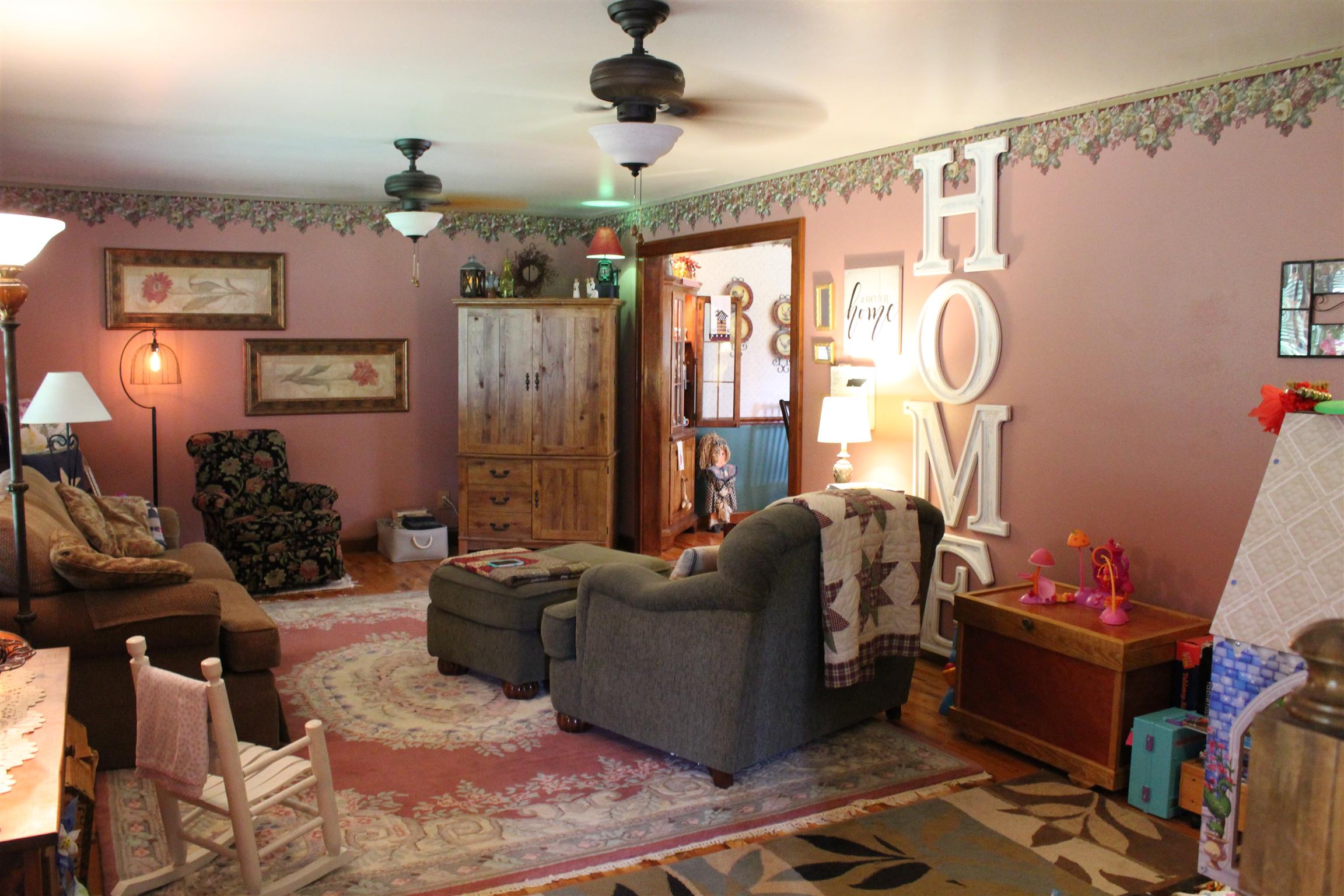 286 South Hood Road Lawrenceburg, TN 38464 - Photo 7 of 29 Cozy living room