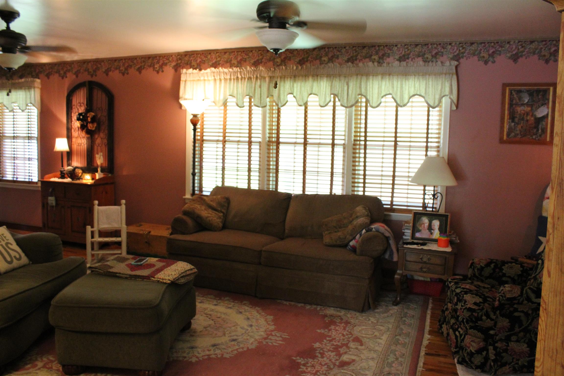 286 South Hood Road Lawrenceburg, TN 38464 - Photo 8 of 29 living room
