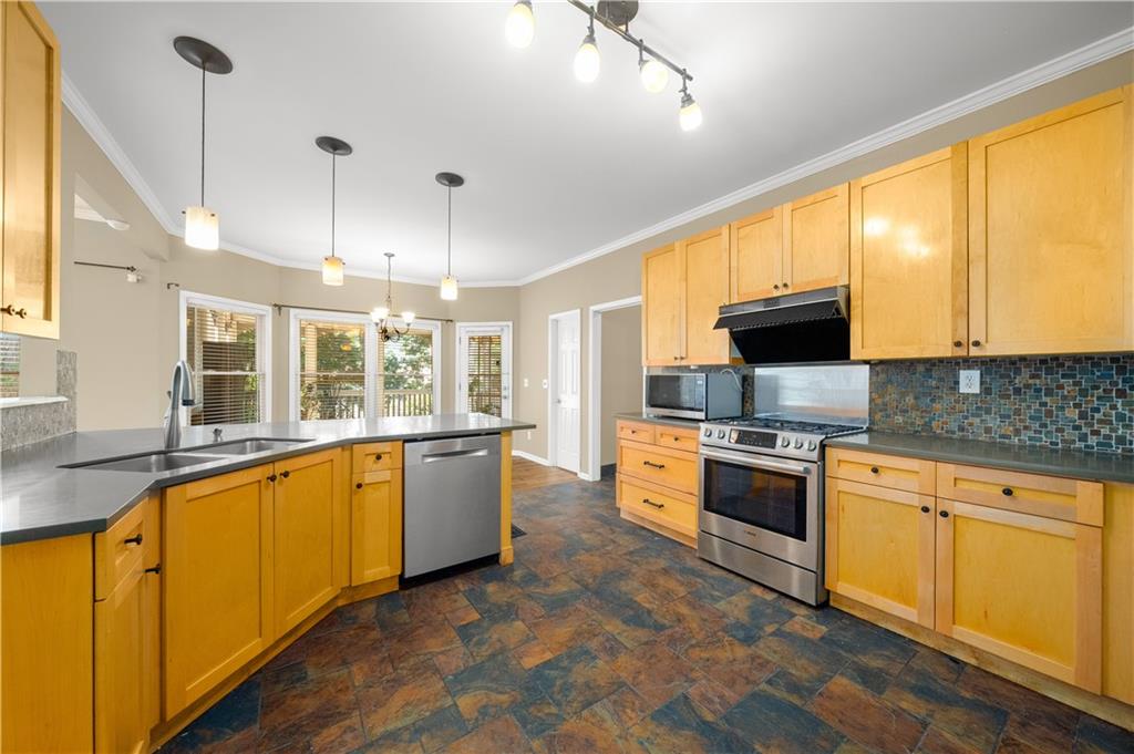 1832 Shores Ridge Court Suwanee, GA 30024 - Photo 15 of 59