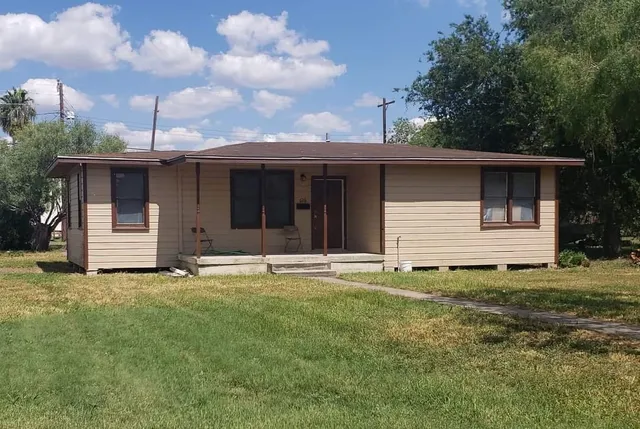 a front view of house with yard