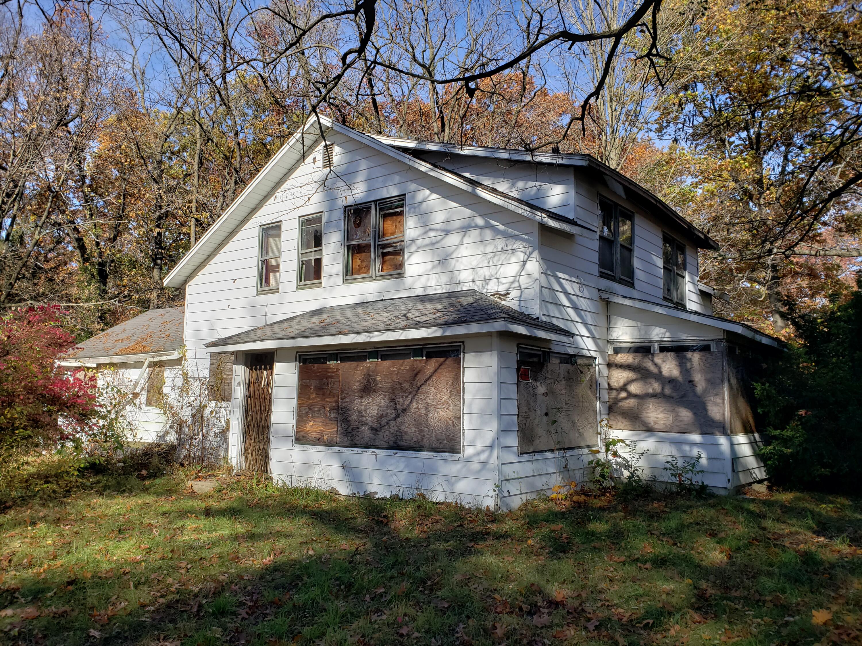 112 Jefferson Street Three Rivers, MI 49093 - Photo 3 of 6 112 Jefferson St - South side of home