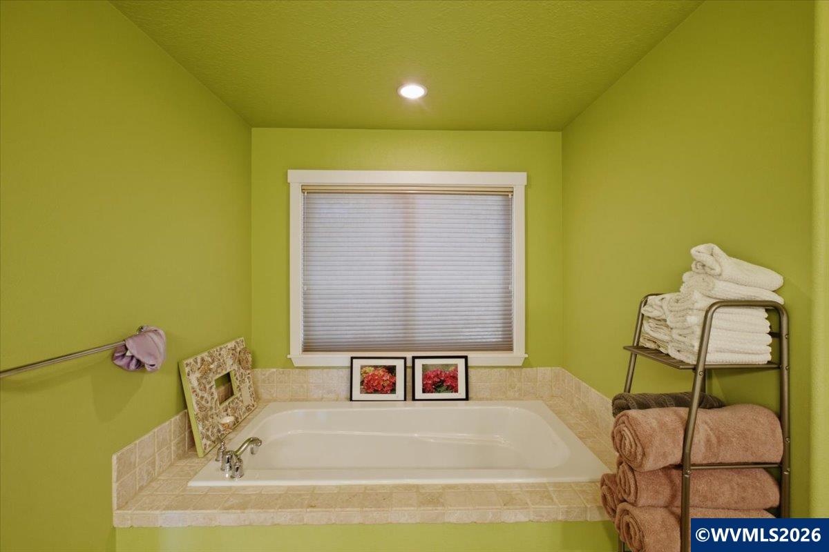 2448 Northwest Violet Avenue Albany, OR 97321 - Photo 34 of 46