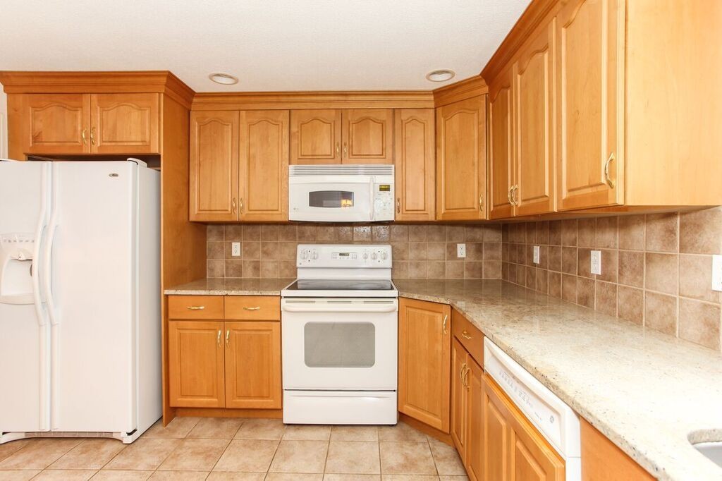 18 Exeter Way Andover, MA 01810 - Photo 3 of 27 Gallery Image 3