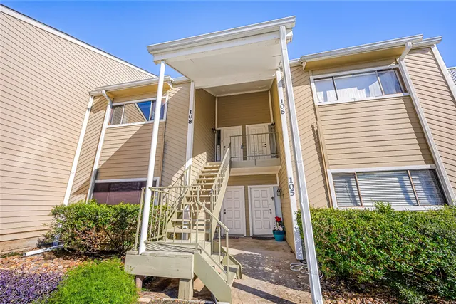 $230,000 | 108 April Point Drive South, Montgomery, TX 77356