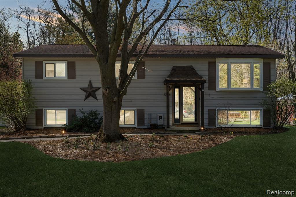 3286 Spring Meadow Drive Rochester, MI 48306 - Photo 2 of 55