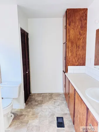 $229,500 | 1070 South Shilling Avenue, Blackfoot, ID 83221