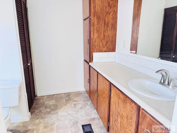 $229,500 | 1070 South Shilling Avenue, Blackfoot, ID 83221