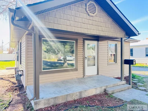 $229,500 | 1070 South Shilling Avenue, Blackfoot, ID 83221