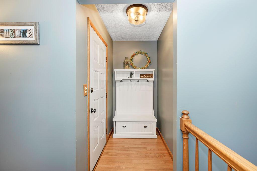 887 Blacksnake Road Utica, OH 43080 - Photo 4 of 60 1-Foyer
